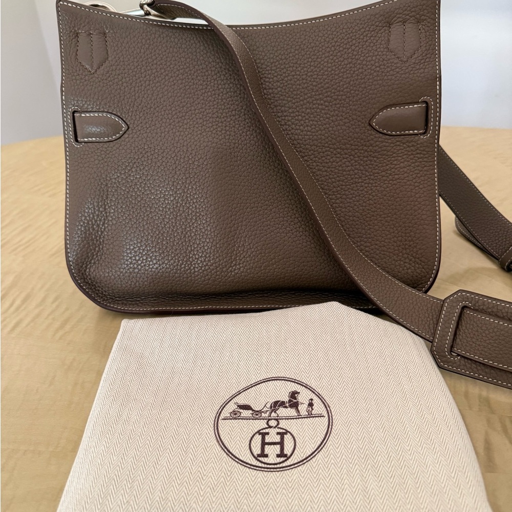 Hermès Taurillon Clemence Jypsiere 31 in Etoupe, great preowned condition - Picture 3 of 14